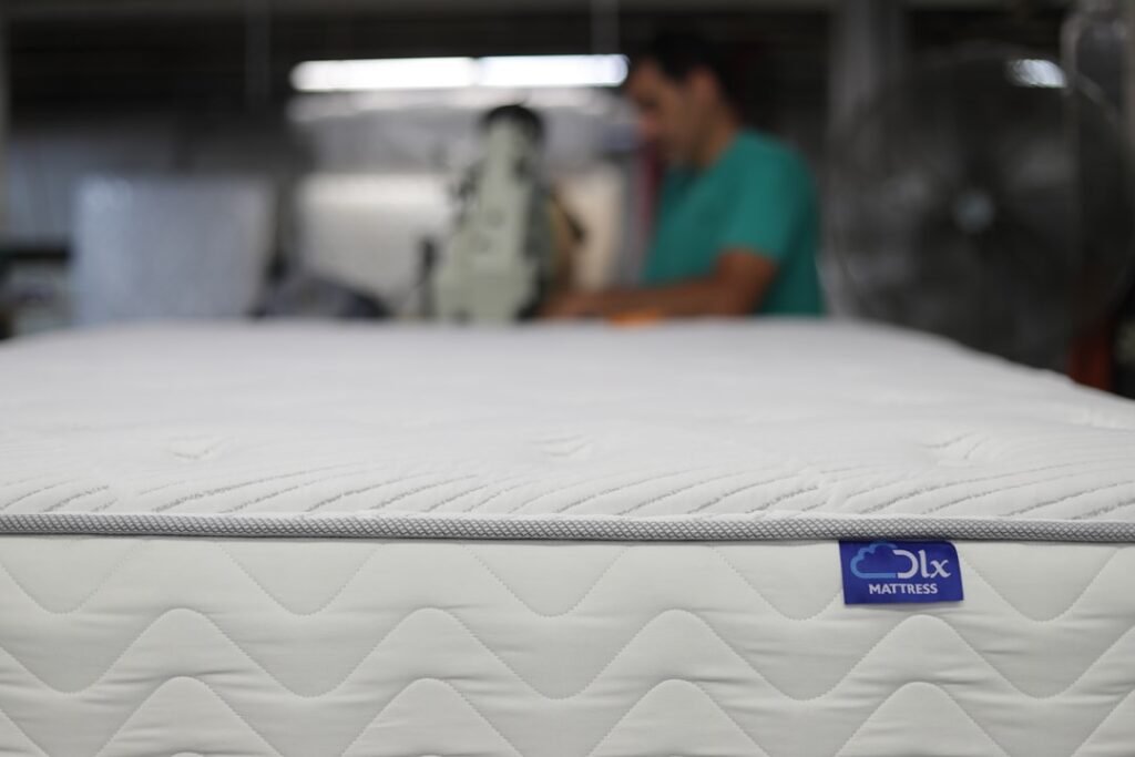 découvrez tout sur la fermeté des matelas : guide complet pour choisir le niveau idéal pour un sommeil réparateur. comparez les options et trouvez le matelas parfait pour votre confort.