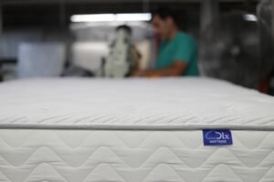 découvrez tout sur la fermeté des matelas : guide complet pour choisir le niveau idéal pour un sommeil réparateur. comparez les options et trouvez le matelas parfait pour votre confort.